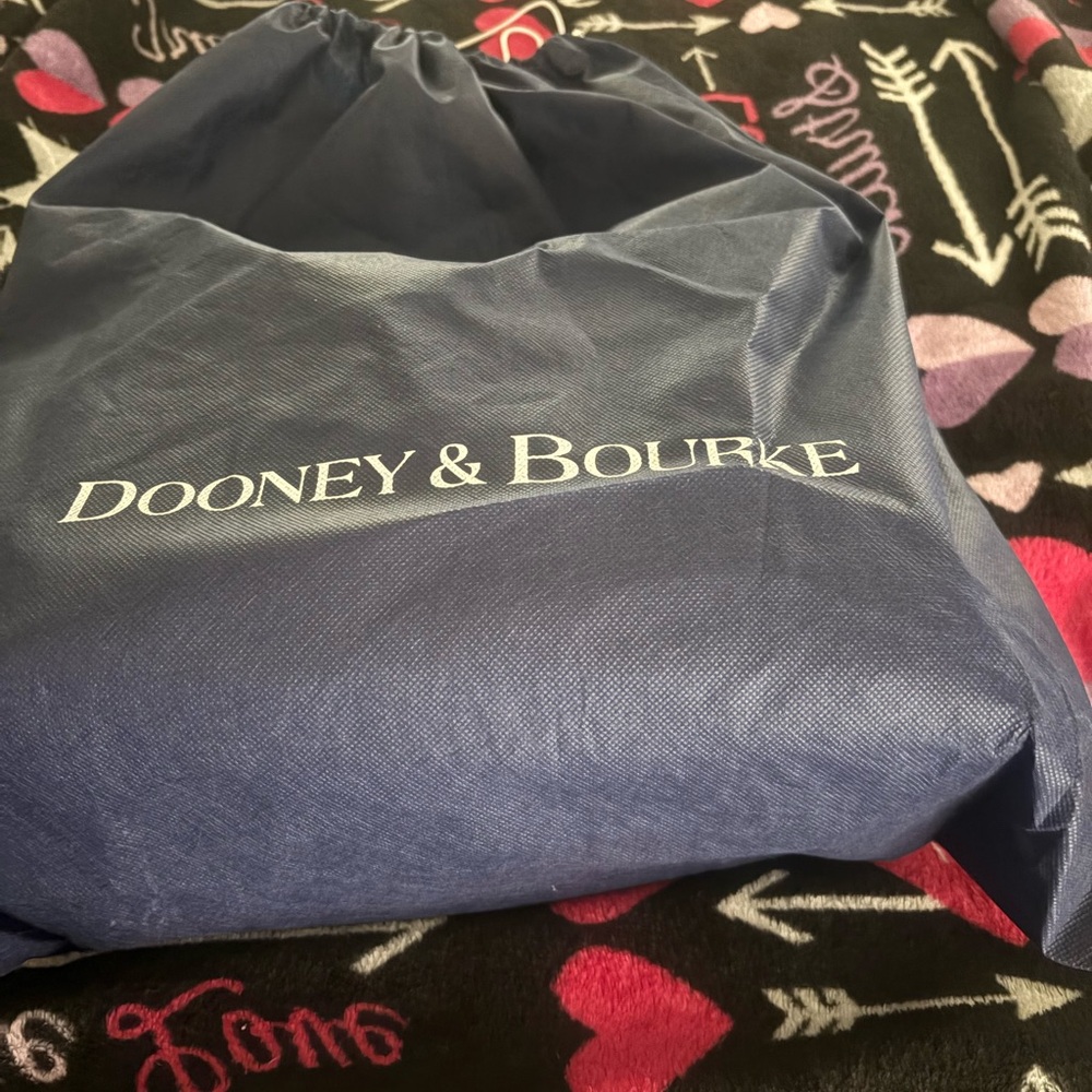 Vintage Embossed Leather Dooney & Bourke with dust bag. Medium purse 12x 16 - Picture 12 of 13